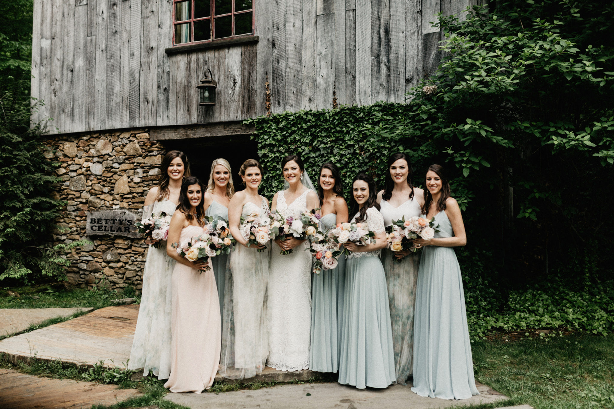 vineyards at betty's creek wedding photos