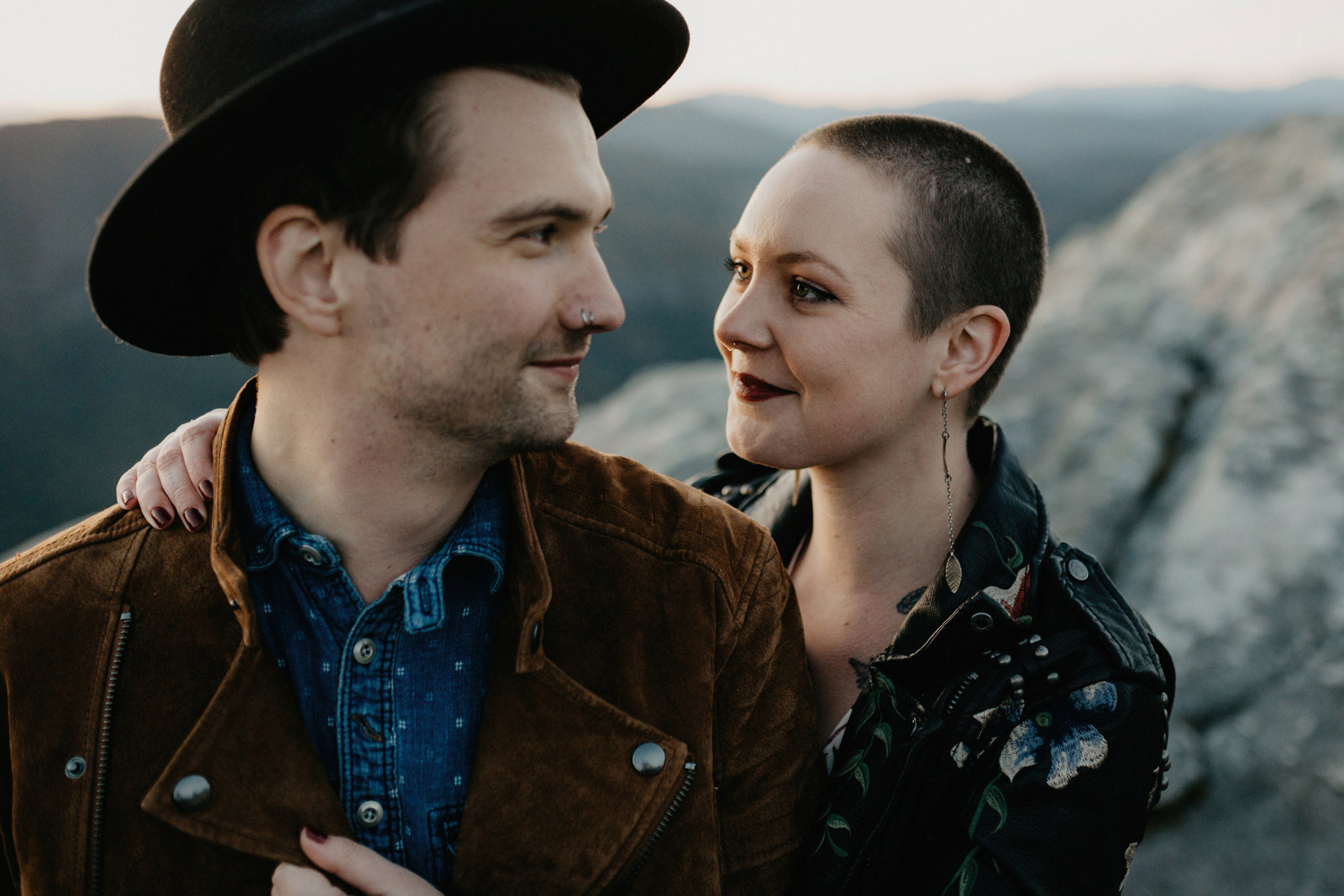hipster couple mountain photo shoot