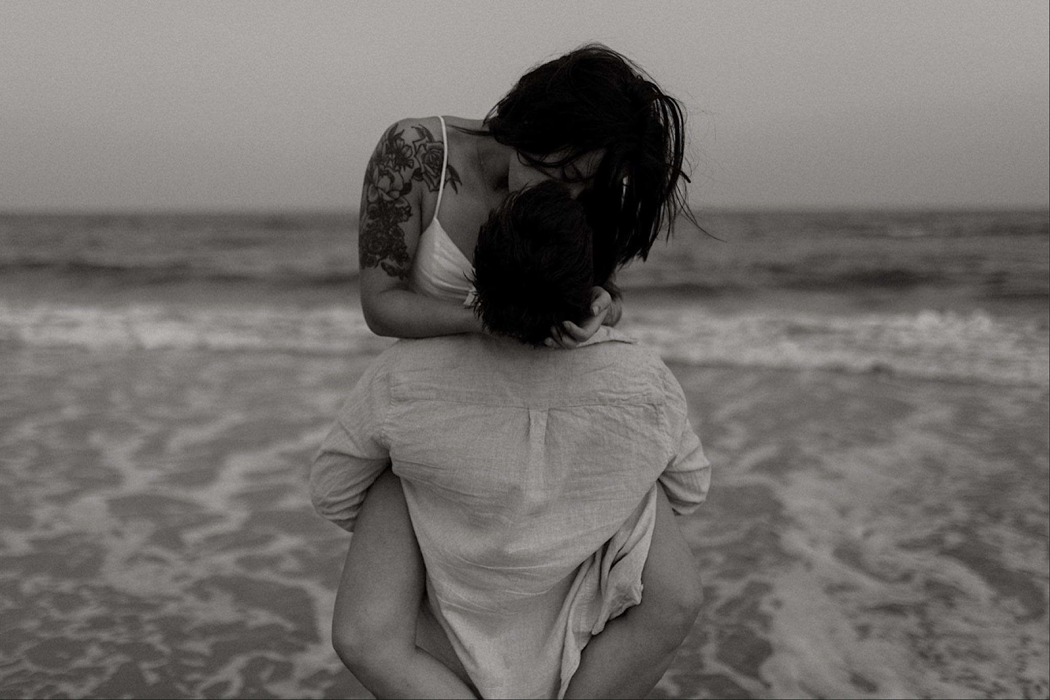 moody charleston engagement photos