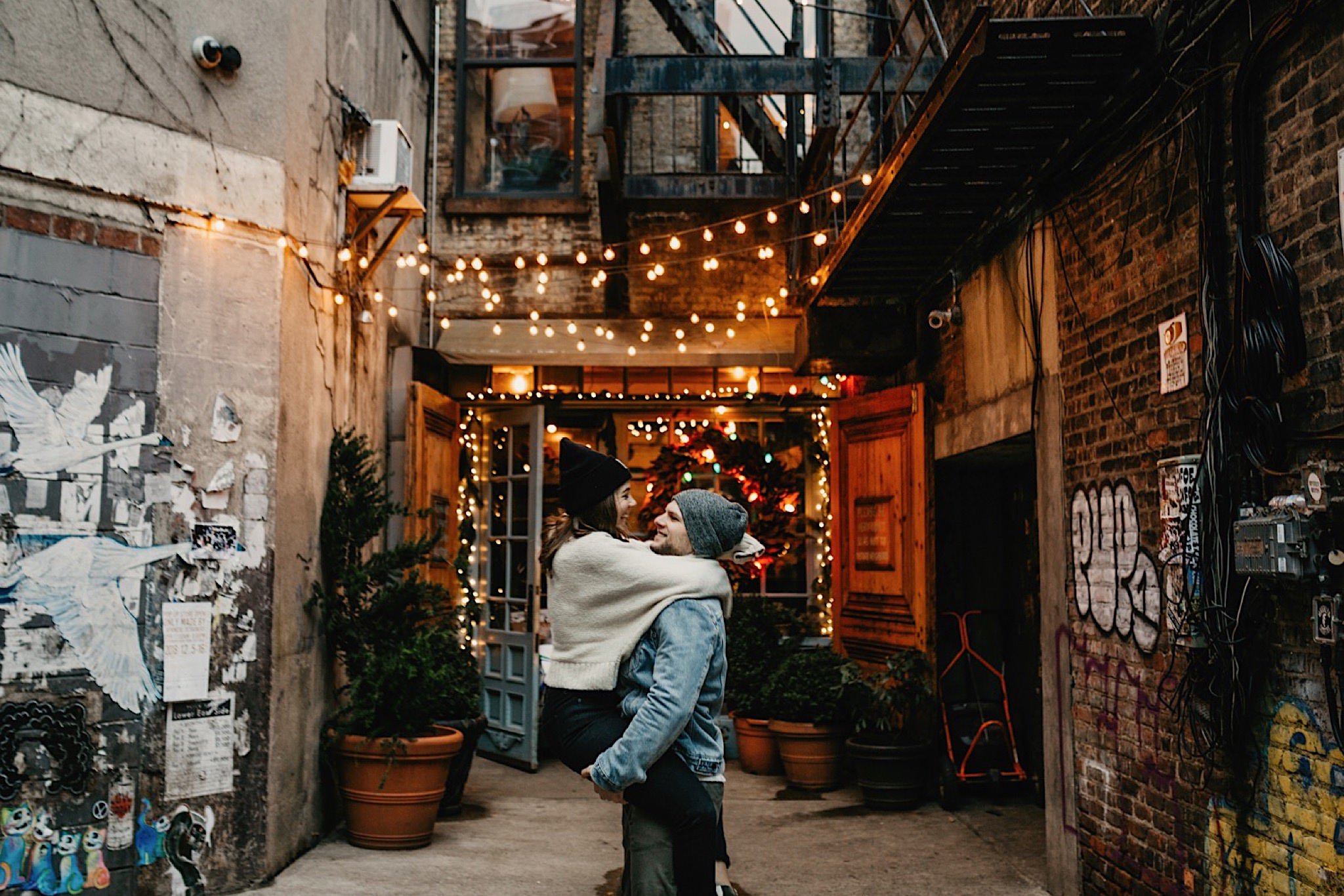 romantic new york city christmas couples photos