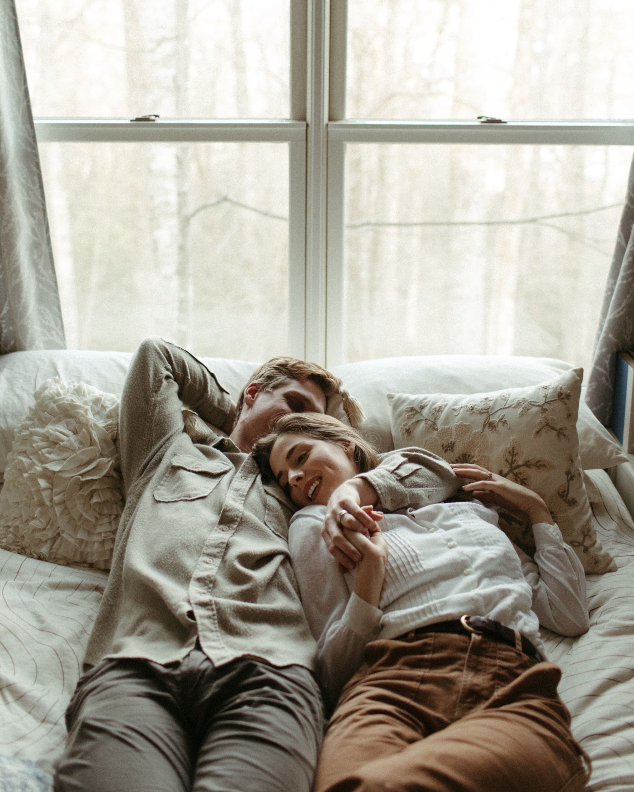 romantic mountain home engagement photos