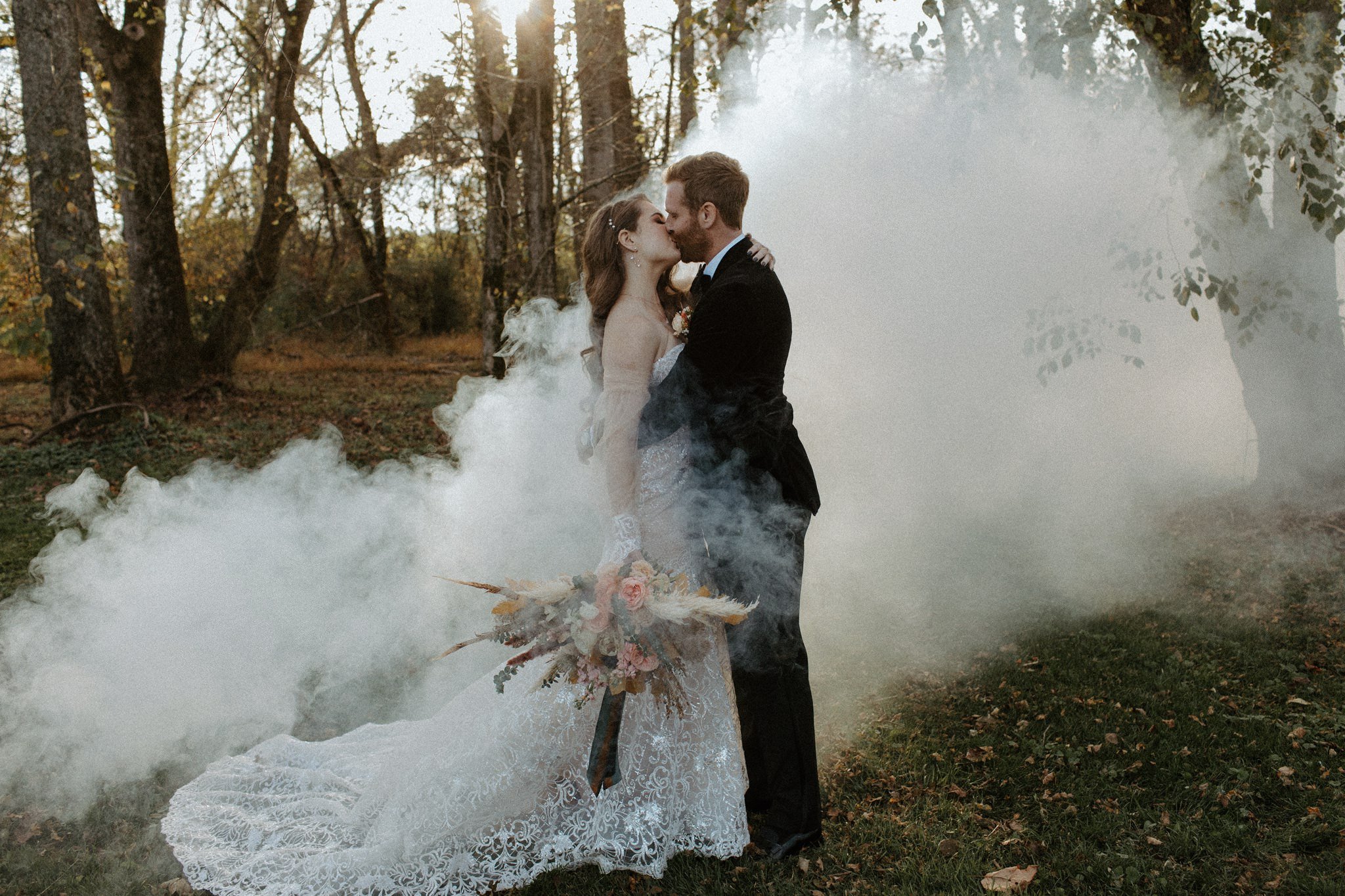 elegant smoke bomb wedding photo ideas
