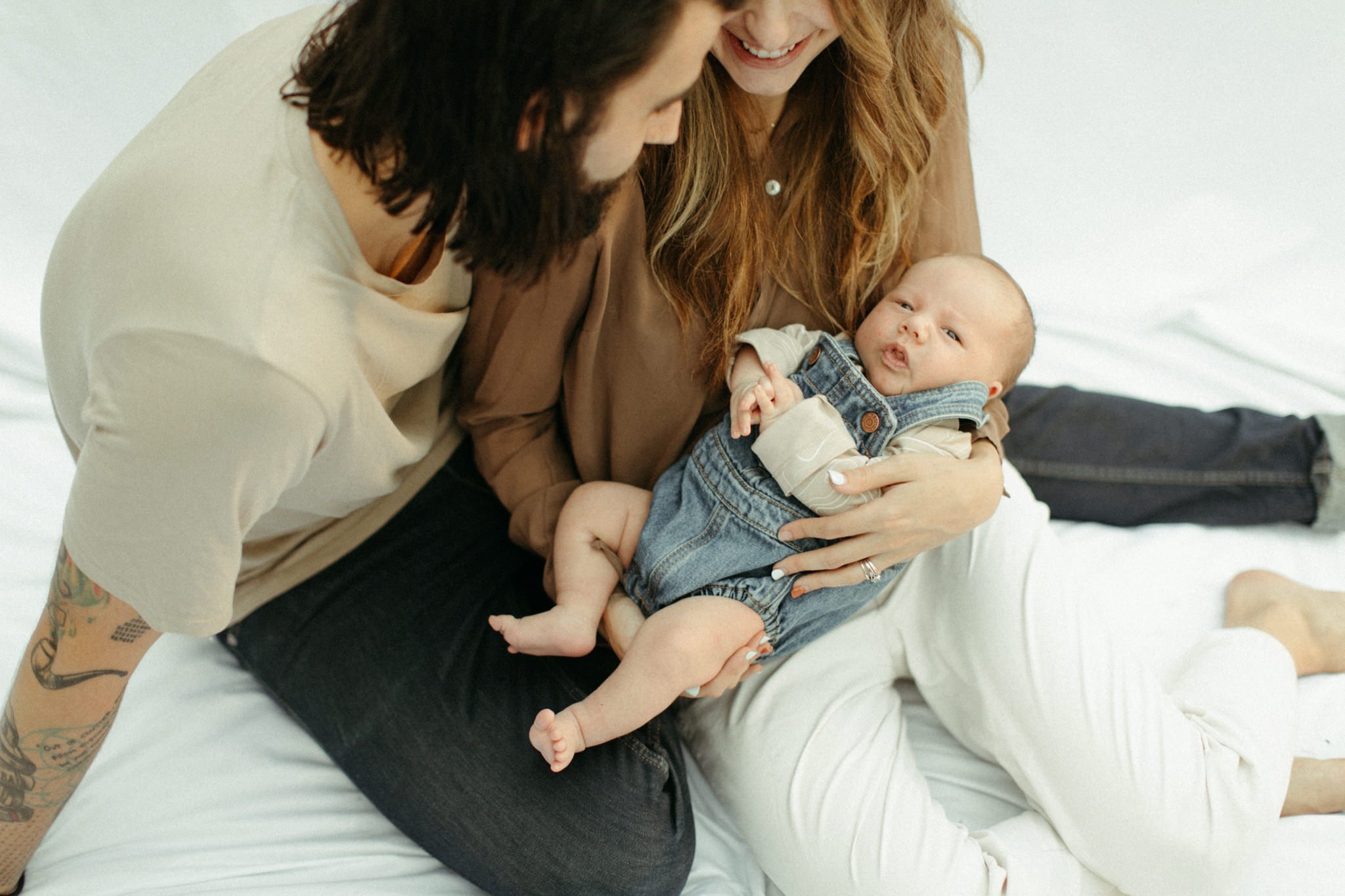 minimal backyard family photos