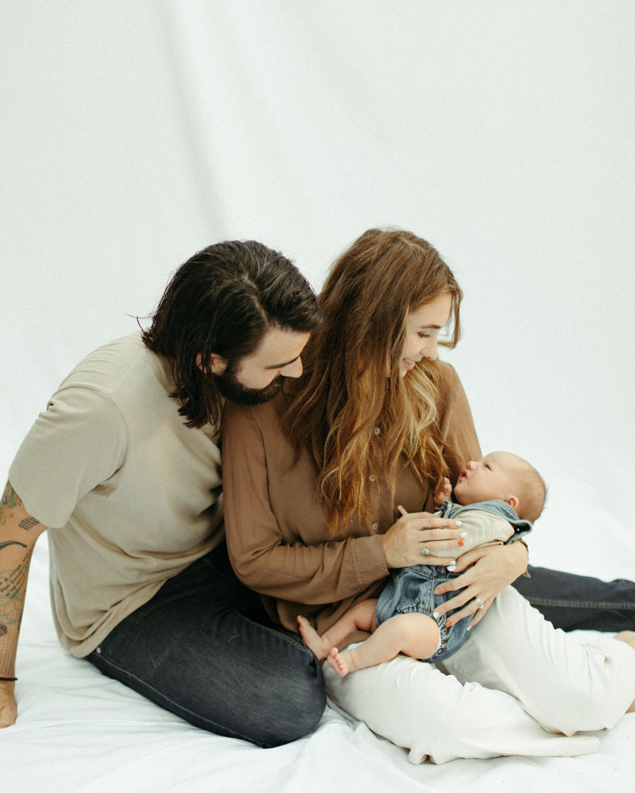 modern minimal family photos