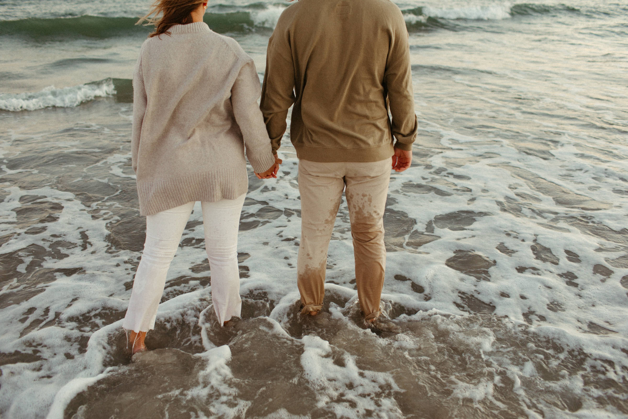 autumn beach engagement photos 
